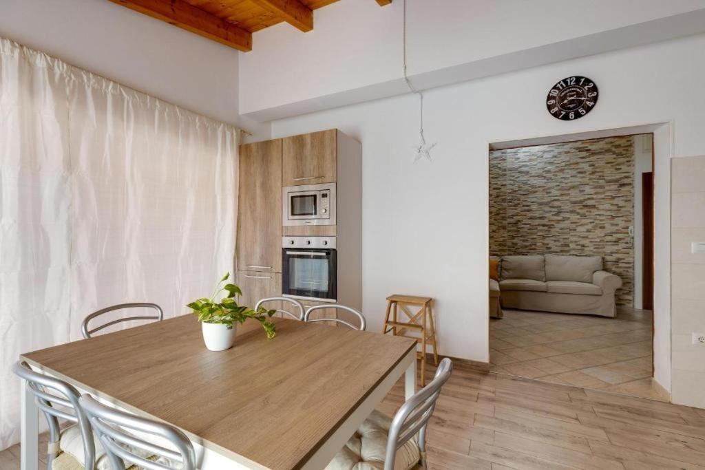 La Casa Delle Zie - Cabras Villa Exterior foto